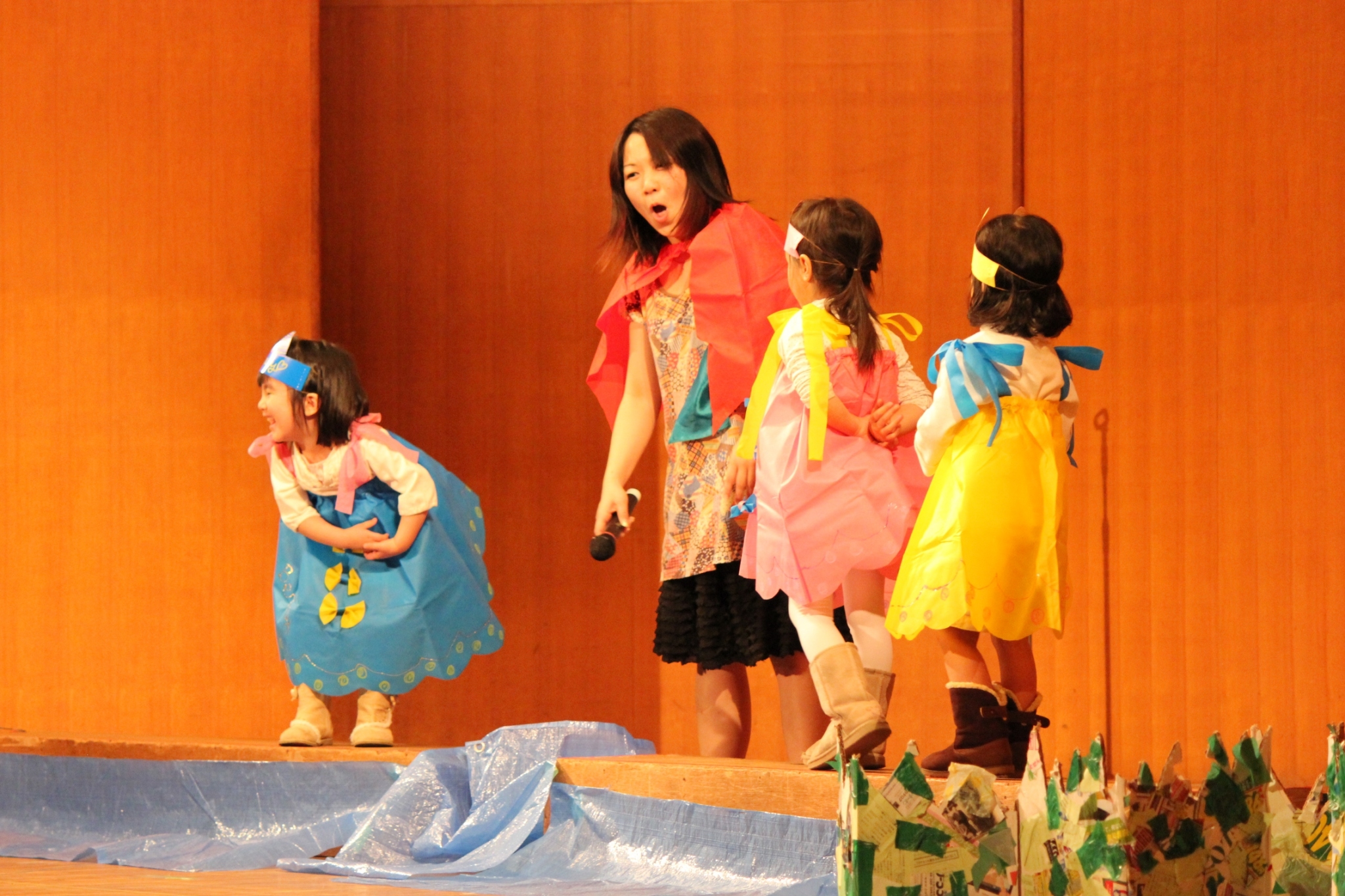 <p>公演名：第３回 Performance day<br />公演日：2013.2.24<br />会場：市民会館おおみや　小ホール</p>
<p>出演者：Betty class（３～４歳　４名）</p>
<p>脚本・演出：アニー<br />音源編集：木村友美</p>